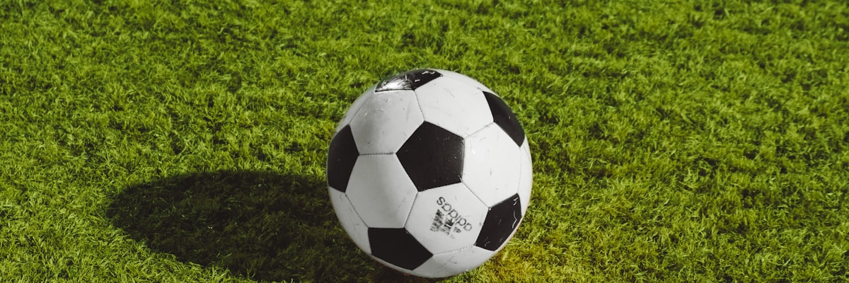 2026世界杯小组赛对阵表图示 - 各国家队徽分组展示